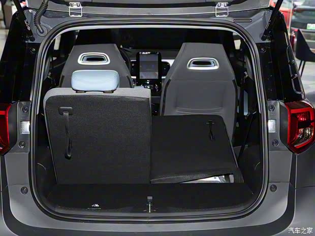 奇瑞新能源 小蚂蚁 2022款 甜粉款 全糖版 磷酸铁锂 30kW 301km