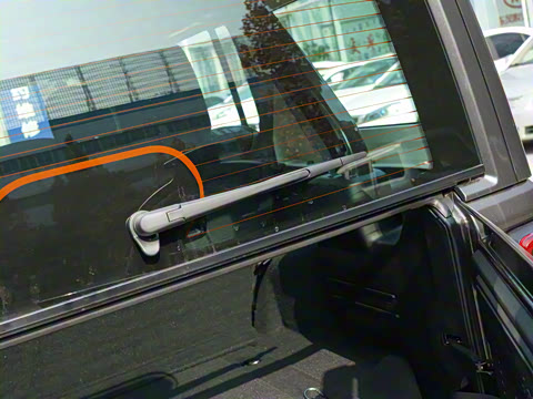 2022款 2.0T 高地四门版 2022款 2.0T 高地四门版