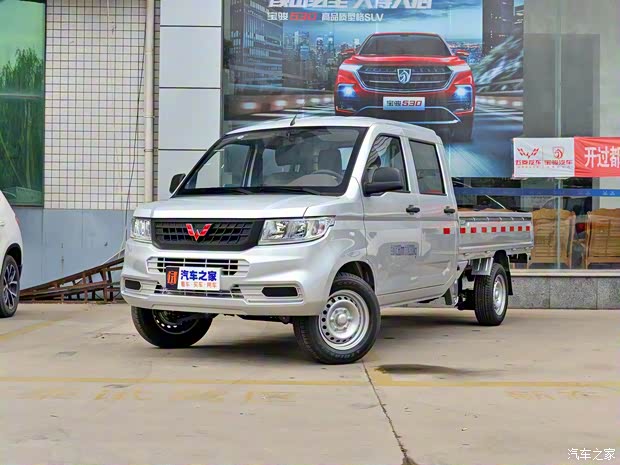 上汽通用五菱 五菱荣光新卡 2018款 1.8L双排LJ479QE2