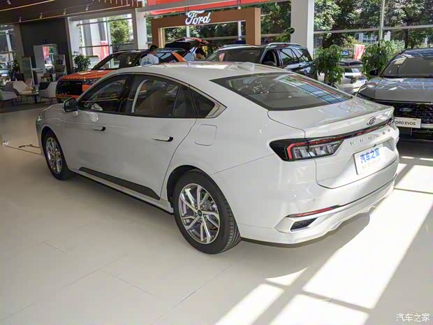 长安福特 蒙迪欧 2023款 1.5T 高配版 长安福特 蒙迪欧 2023款 1.5T 高配版