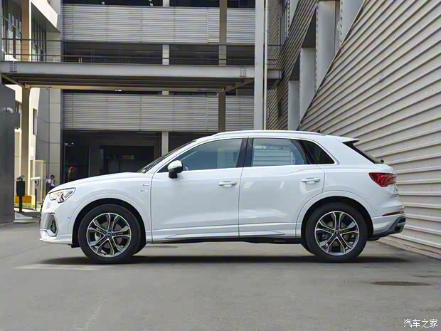 一汽奥迪 奥迪Q3 2023款 改款 40 TFSI 时尚动感型 一汽奥迪 奥迪Q3 2023款 改款 40 TFSI 时尚动感型
