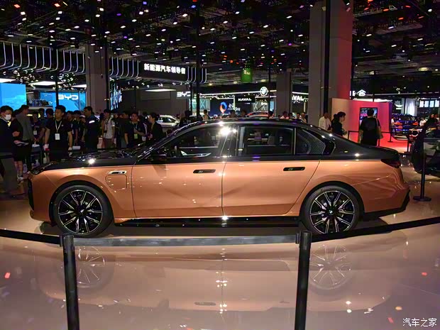宝马(进口) 宝马i7 2023款 M70L