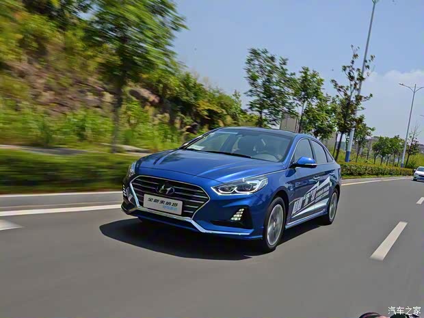 北京现代 索纳塔新能源 2018款 2.0 PHT智尊版