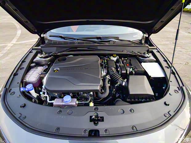 長(zhǎng)安汽車 長(zhǎng)安UNI-V 2022款 基本型