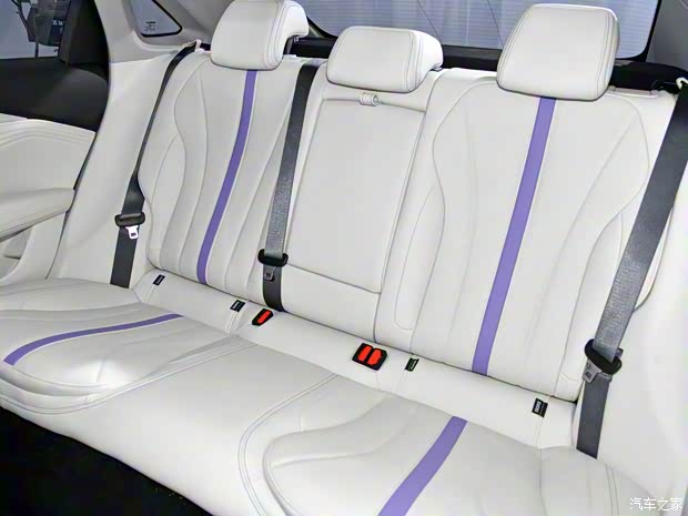 吉利汽车 星瑞 2024款 星瑞L双擎 1.5T 油电混动版 吉利汽车 星瑞 2024款 星瑞L双擎 1.5T 油电混动版