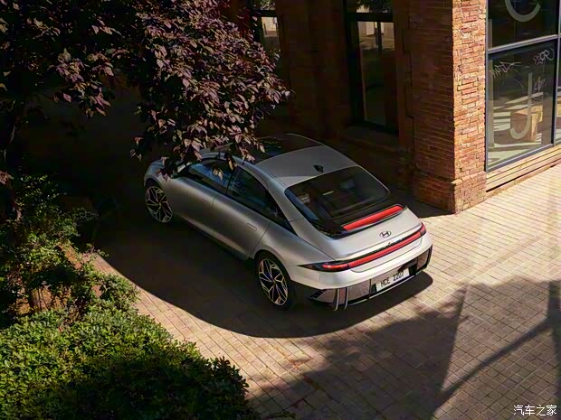 現(xiàn)代(進(jìn)口) IONIQ(艾尼氪)6 2022款 基本型