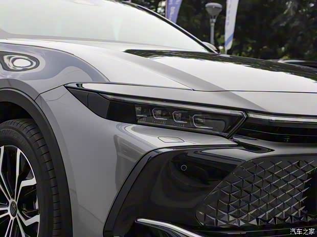 豐田(進口) 皇冠(進口) 2023款 雙擎 2.5L SportCross