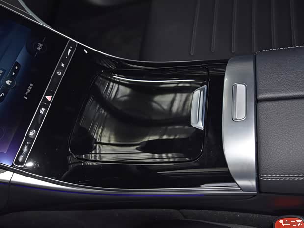 北京奔驰 奔驰C级 2022款 C 260 L 运动皓夜版