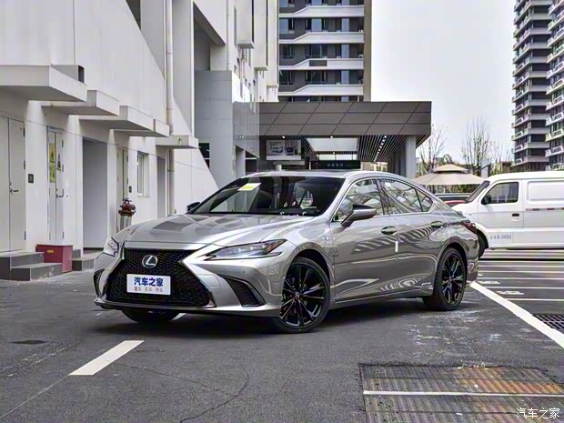 雷克萨斯 雷克萨斯ES 2022款 300h F SPORT 雷克萨斯 雷克萨斯ES 2022款 300h F SPORT