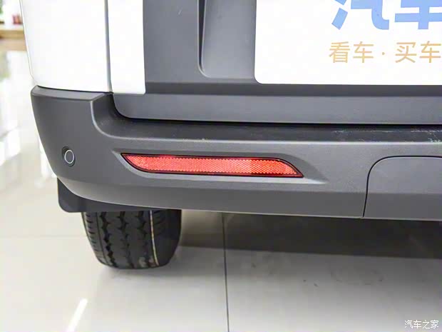 上汽大通 上汽大通MAXUS 新途V70 2023款 2.0T柴油手動精英版5/6座 93kW