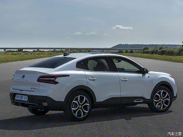 雪鐵龍(進口) 雪鐵龍?-C4 X 2022款 基本型 雪鐵龍(進口) 雪鐵龍?-C4 X 2022款 基本型