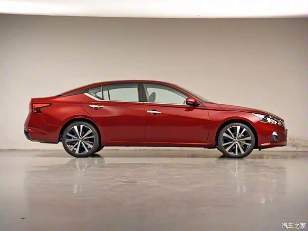 东风日产 天籁 2019款 2.0T ALTIMA基本型