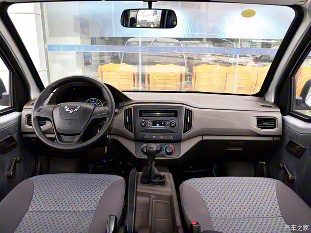 上汽通用五菱 五菱荣光新卡 2018款 1.8L双排LJ479QE2