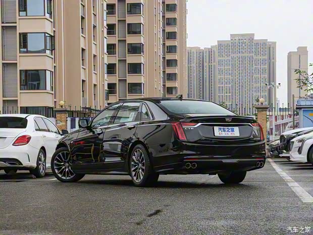 上汽通用凯迪拉克 凯迪拉克CT6 2022款 28T 尊贵型 上汽通用凯迪拉克 凯迪拉克CT6 2022款 28T 尊贵型