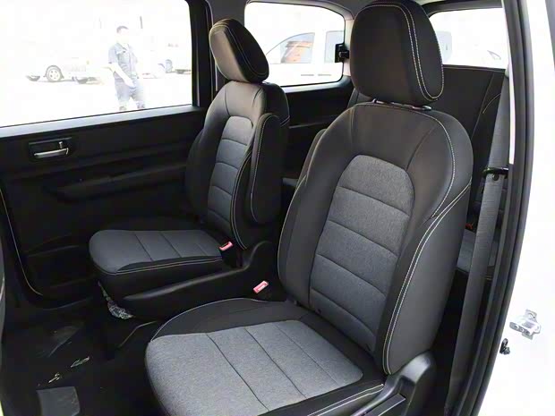 上汽通用五菱 五菱宏光PLUS 2019款 基本型