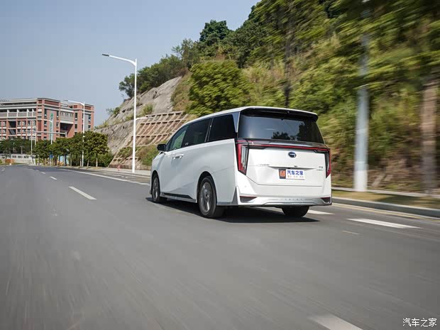 广汽乘用车 传祺M8 2023款 宗师系列 双擎 御尊