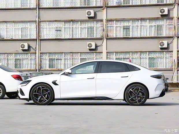 比亚迪 海豹 2022款 700km 长续航后驱版