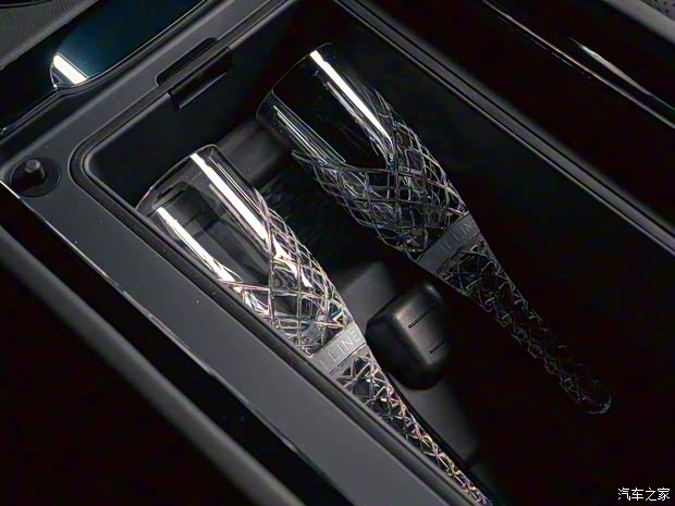 賓利 添越PHEV 2021款 Mulliner 3.0T PHEV