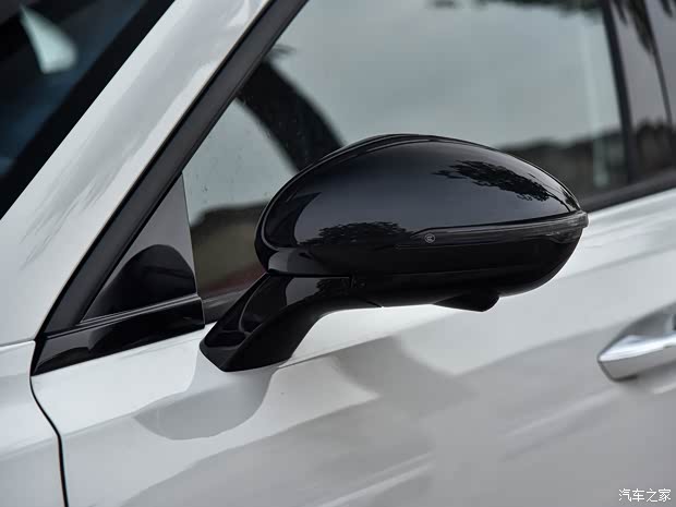 一汽奔腾 奔腾B70S 2022款 30TD 高配版