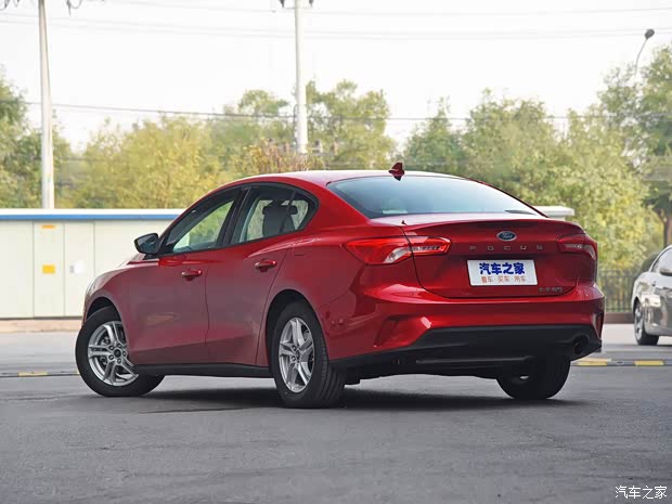 长安福特 福克斯 2019款 三厢 1.5L 手动锋跃型