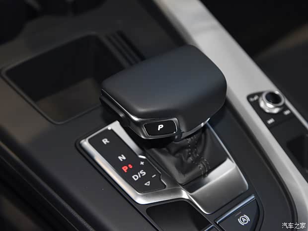 一汽奥迪 奥迪A4L 2023款 40 TFSI 时尚动感型 一汽奥迪 奥迪A4L 2023款 40 TFSI 时尚动感型