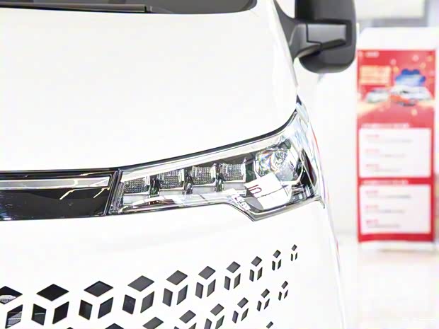 上汽大通 上汽大通MAXUS 新途V70 2023款 2.0T柴油手動精英版5/6座 93kW