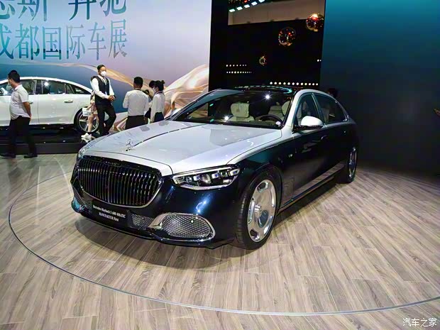 梅賽德斯-邁巴赫 邁巴赫S級 2023款 S 680 4MATIC 匠心高定首發(fā)版雙色