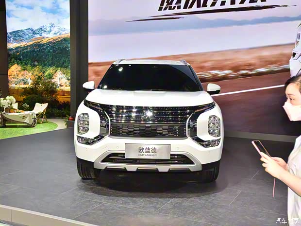 广汽三菱 欧蓝德 2022款 1.5T CVT四驱高配版 7座 广汽三菱 欧蓝德 2022款 1.5T CVT四驱高配版 7座