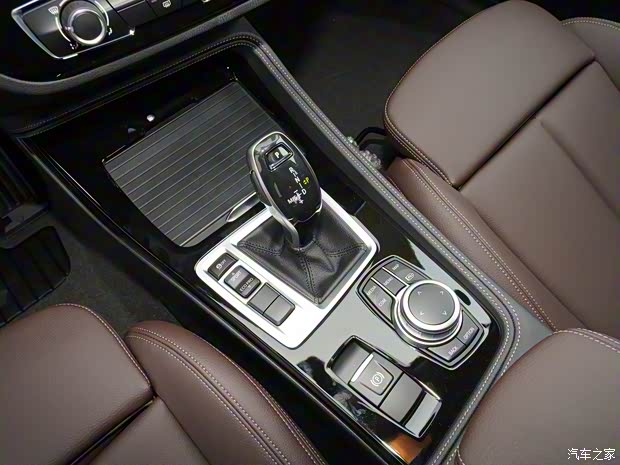 华晨宝马 宝马1系 2021款 120i M运动曜夜套装