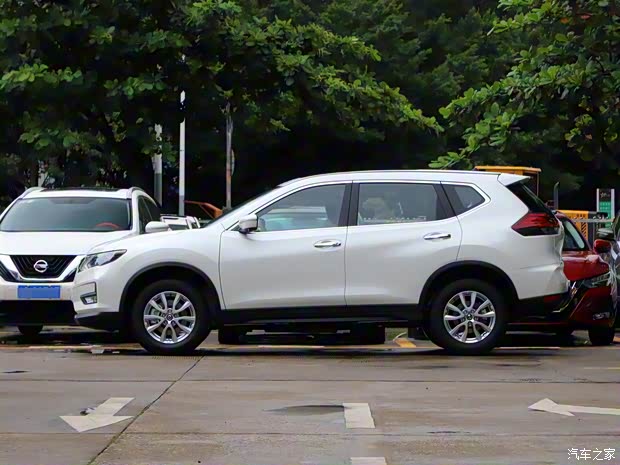 东风日产 奇骏 2021款 2.0L XL ITS 3rows CVT 2WD智联七座舒适版