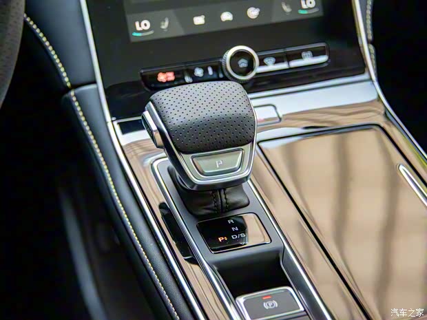 上汽集团 荣威i6 MAX 2020款 300TGI 自动顶配版 上汽集团 荣威i6 MAX 2020款 300TGI 自动顶配版