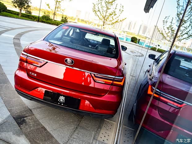 比亚迪 秦 2019款 1.5L 自动尊贵型