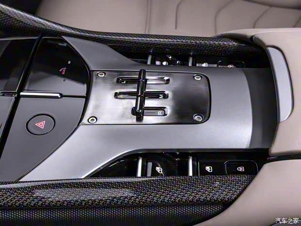 法拉利 Purosangue 2022款 6.5L V12 法拉利 Purosangue 2022款 6.5L V12