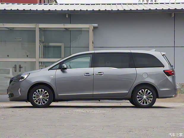 上汽通用别克 别克GL8 2020款 陆上公务舱 652T 尊贵型 上汽通用别克 别克GL8 2020款 陆上公务舱 652T 尊贵型