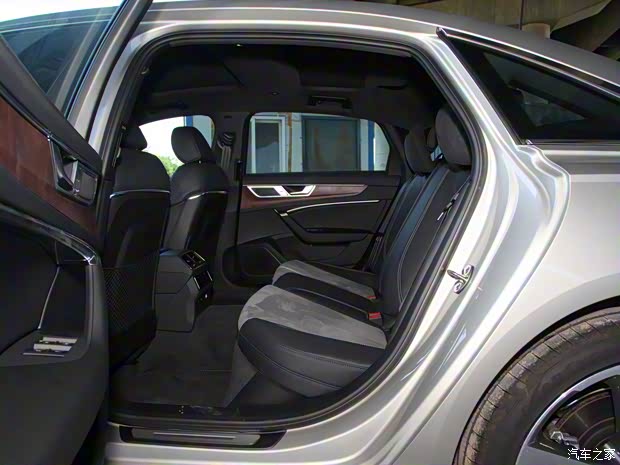 一汽-大众奥迪 奥迪A6L 2023款 45 TFSI quattro 甄选动感型 一汽-大众奥迪 奥迪A6L 2023款 45 TFSI quattro 甄选动感型