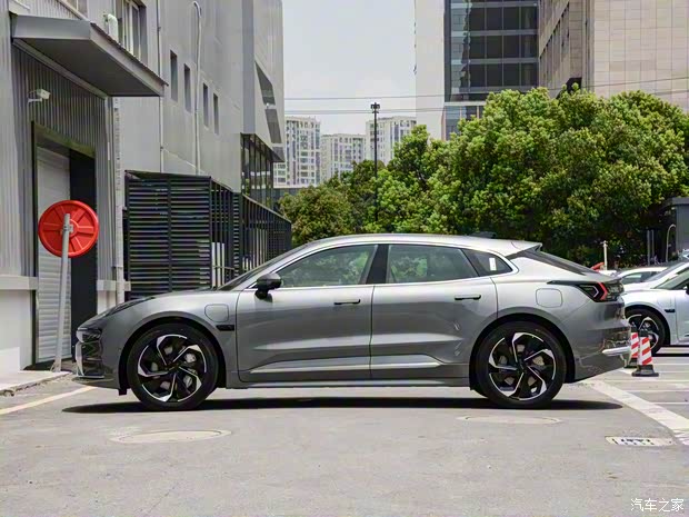 极氪 极氪001 2022款 超长续航双电机 ME版