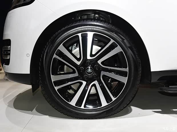 路虎(進(jìn)口) 攬勝新能源 2023款 插電混動 典范加長版