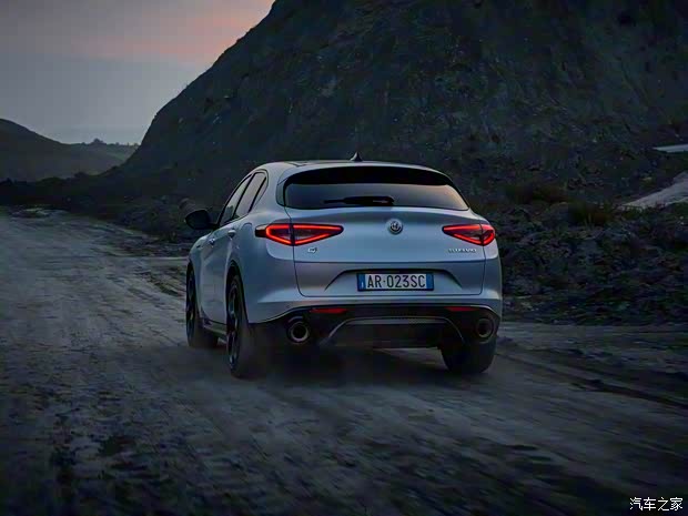 阿爾法·羅密歐 Stelvio斯坦維 2023款 Competizione