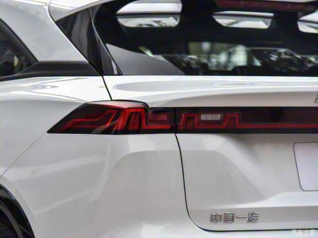 一汽奔腾 奔腾B70S 2022款 30TD 高配版