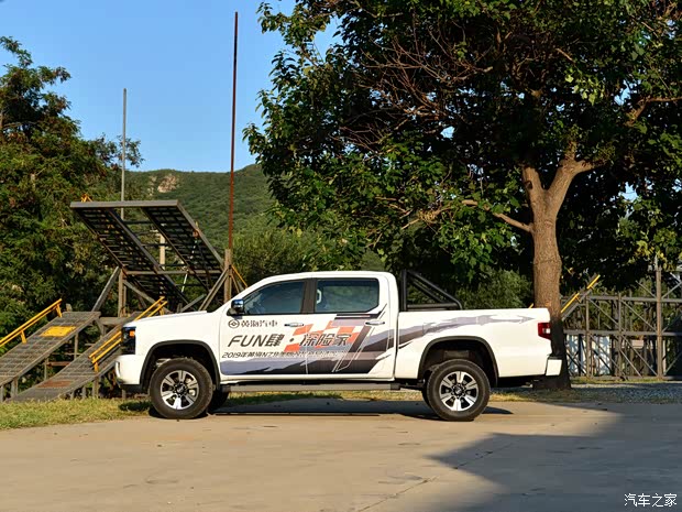 曙光汽車 黃海N7 2019款 2.4T汽油自動兩驅(qū)尊貴版4K22D4T