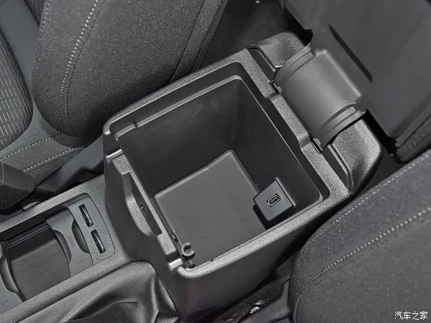 長(zhǎng)安福特 福克斯 2019款 三廂 1.5L 手動(dòng)鋒躍型