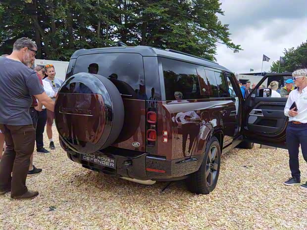 路虎(进口) 路虎卫士 2023款 130 First Edition 路虎(进口) 路虎卫士 2023款 130 First Edition