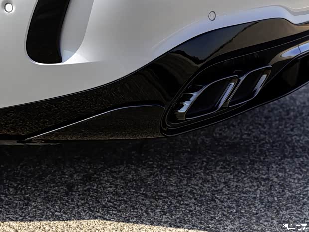 梅賽德斯-AMG 奔馳C級(jí)AMG新能源 2023款 AMG C 63 S 4MATIC