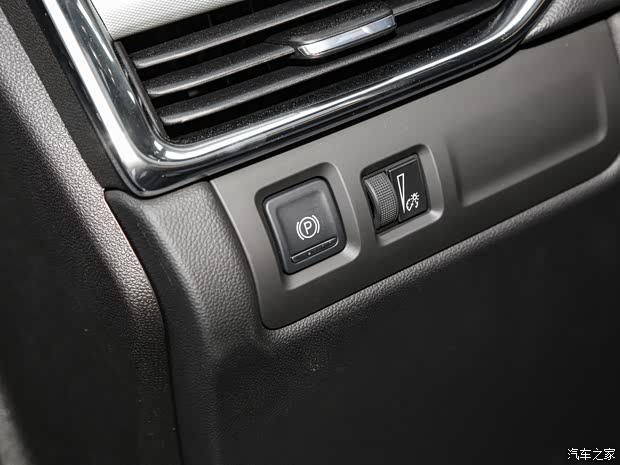 上汽通用凱迪拉克 凱迪拉克XT4 2023款 28T 兩驅(qū)尊貴型