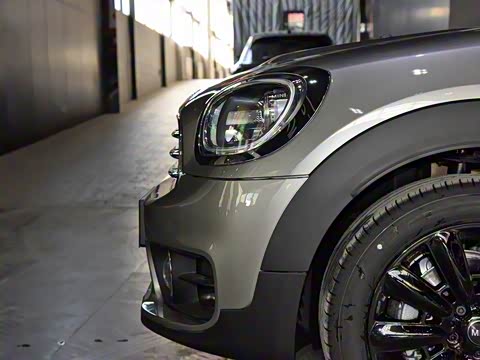 2019款 1.5T COOPER ALL4 艺术家周末旅行版 2019款 1.5T COOPER ALL4 艺术家周末旅行版