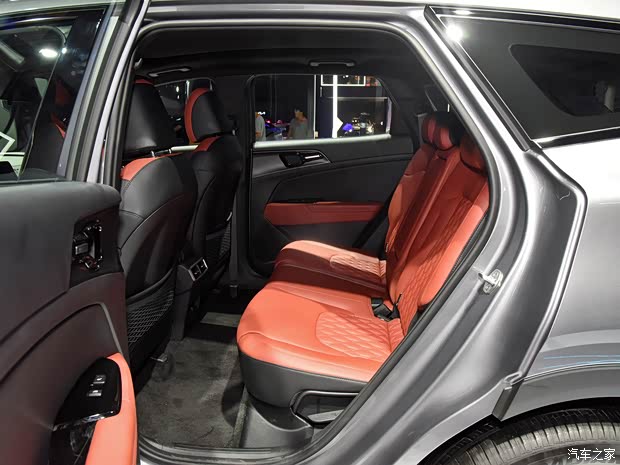 起亚 狮铂拓界 2022款 2.0T 四驱基本型 起亚 狮铂拓界 2022款 2.0T 四驱基本型