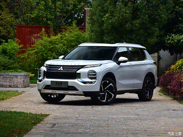 广汽三菱 欧蓝德 2022款 1.5T CVT四驱高配版 7座 广汽三菱 欧蓝德 2022款 1.5T CVT四驱高配版 7座