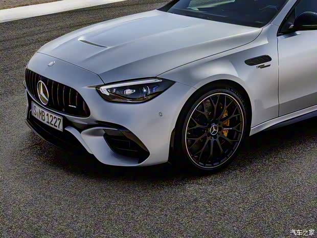 梅賽德斯-AMG 奔馳C級(jí)AMG新能源 2023款 AMG C 63 S 4MATIC