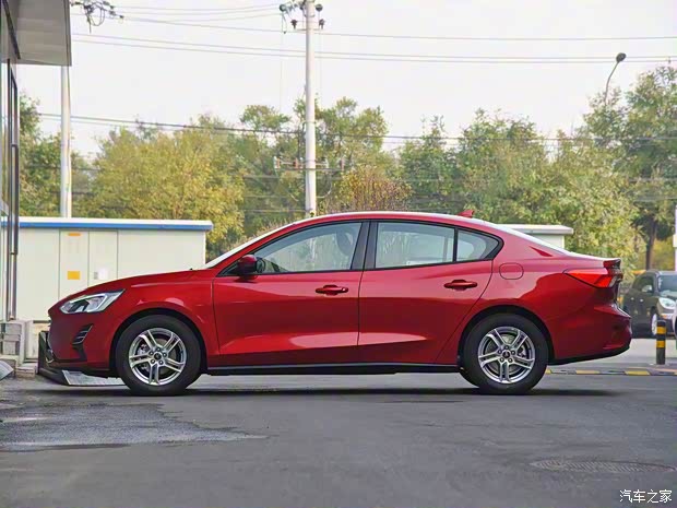 長(zhǎng)安福特 福克斯 2019款 三廂 1.5L 手動(dòng)鋒躍型