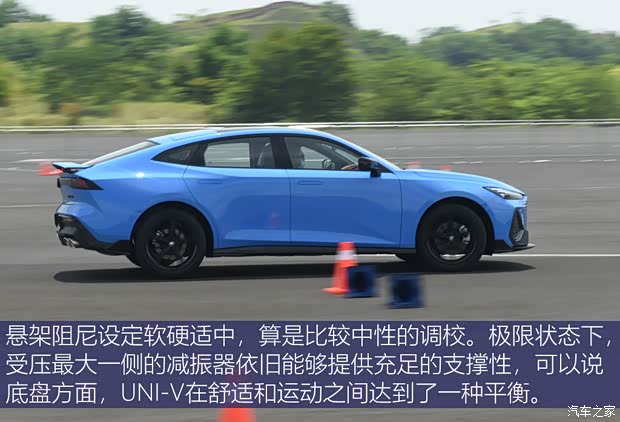 长安汽车 长安UNI-V 2022款 2.0T 运动版 长安汽车 长安UNI-V 2022款 2.0T 运动版